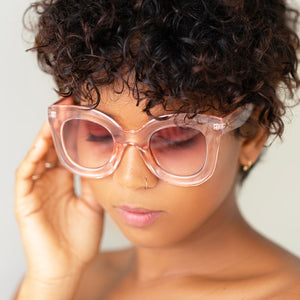 
            
                Load image into Gallery viewer, Rosé oversized pink sunglasses
            
        